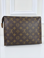 LOUIS VUITTON TOILETRY POUCH 26 MONOGRAM TH8910