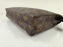 LOUIS VUITTON TOILETRY POUCH 26 MONOGRAM TH8910