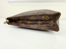 LOUIS VUITTON TOILETRY POUCH 26 MONOGRAM TH8910