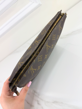 LOUIS VUITTON TOILETRY POUCH 26 MONOGRAM TH8910