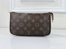 LOUIS VUITTON POCHETTE ACCESSORIES CROSSBODY AR0040