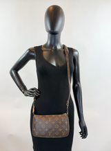 LOUIS VUITTON POCHETTE ACCESSORIES CROSSBODY AR0040