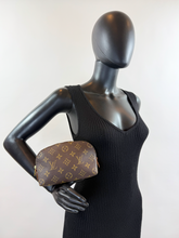 LOUIS VUITTON COSMETIC POUCH MONOGRAM