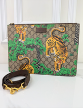 GUCCI BENGAL TIGER CONVERTIBLE CLUTCH / CROSSBODY LIMITED EDITION