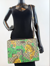 GUCCI BENGAL TIGER CONVERTIBLE CLUTCH / CROSSBODY LIMITED EDITION