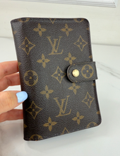 LOUIS VUITTON WALLET / PASSPORT HOLDER PORTE PAPIER