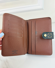 LOUIS VUITTON WALLET / PASSPORT HOLDER PORTE PAPIER