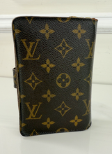 LOUIS VUITTON WALLET / PASSPORT HOLDER PORTE PAPIER