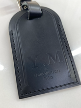 LUGGAGE TAG WITH INITIAL Y.M