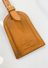LUGGAGE TAG WITH INITIAL H.T