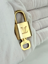 LOCK & KEY #305