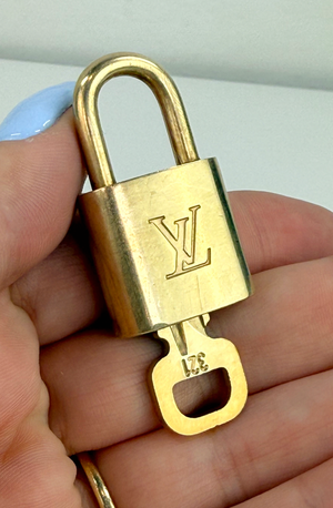 LOCK & KEY #321