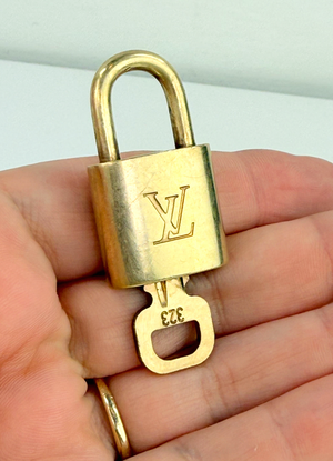 LOCK & KEY #323