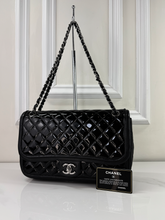 CHANEL CLASSIC JUMBO TWIST FLAP BAG
