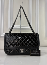 CHANEL CLASSIC JUMBO TWIST FLAP BAG