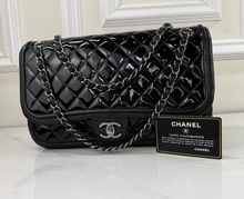 CHANEL CLASSIC JUMBO TWIST FLAP BAG