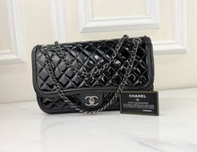 CHANEL CLASSIC JUMBO TWIST FLAP BAG