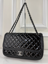CHANEL CLASSIC JUMBO TWIST FLAP BAG