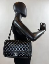 CHANEL CLASSIC JUMBO TWIST FLAP BAG