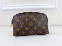 LOUIS VUITTON COSMETIC POUCH DK4016