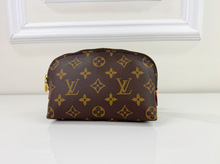 LOUIS VUITTON COSMETIC POUCH DK4016