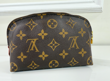 LOUIS VUITTON COSMETIC POUCH DK4016