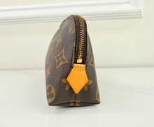 LOUIS VUITTON COSMETIC POUCH DK4016