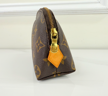LOUIS VUITTON COSMETIC POUCH DK4016