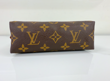 LOUIS VUITTON COSMETIC POUCH DK4016