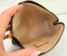 LOUIS VUITTON COSMETIC POUCH DK4016