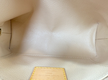 LOUIS VUITTON COSMETIC POUCH DK4016