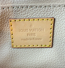 LOUIS VUITTON COSMETIC POUCH DK4016