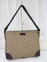 GUCCI SUPREME MESSENGER BAG