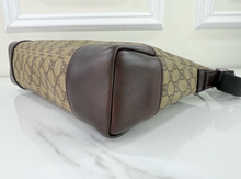 GUCCI SUPREME MESSENGER BAG