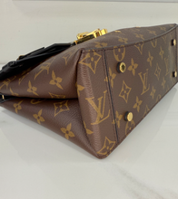 LOUIS VUITTON ONE HANDLE FLAP MM