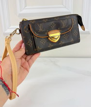LOUIS VUITTON WALLET ASTRID / WRISTLET
