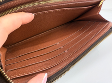 LOUIS VUITTON WALLET ASTRID / WRISTLET