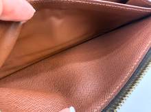 LOUIS VUITTON WALLET ASTRID / WRISTLET