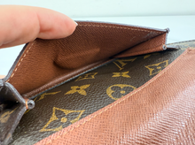 LOUIS VUITTON WALLET ASTRID / WRISTLET