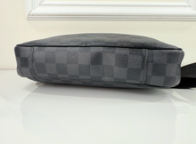 LOUIS VUITTON AMBLER DE GRAPHITE BELT BAG (UNISEX)
