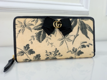 GUCCI HERBARIUM ZIP AROUND WALLET IN BLACK