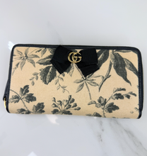 GUCCI HERBARIUM ZIP AROUND WALLET IN BLACK