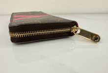 LOUIS VUITTON WALLET ZIPPY MONOGRAM V LIMITED EDITION