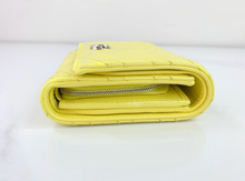 GUCCI GG MARMONT COMPACT WALLET IN YELLOW