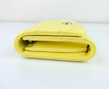 GUCCI GG MARMONT COMPACT WALLET IN YELLOW