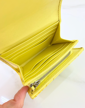 GUCCI GG MARMONT COMPACT WALLET IN YELLOW