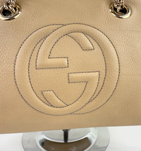 GUCCI SOHO CHAIN SHOULDER BAG IN NEUTRAL
