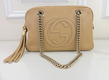 GUCCI SOHO CHAIN SHOULDER BAG IN NEUTRAL