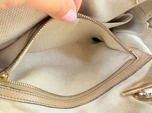 GUCCI SOHO CHAIN SHOULDER BAG IN NEUTRAL