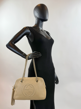 GUCCI SOHO CHAIN SHOULDER BAG IN NEUTRAL